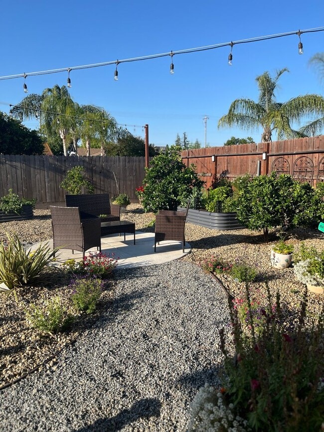 Building Photo - Karin's Kottage-New 2 Bedroom/2 Bath Furnished or Unfurnished Oasis for Lease