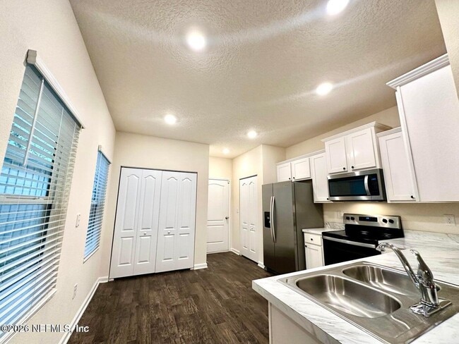 Building Photo - 336 Aralia Ln