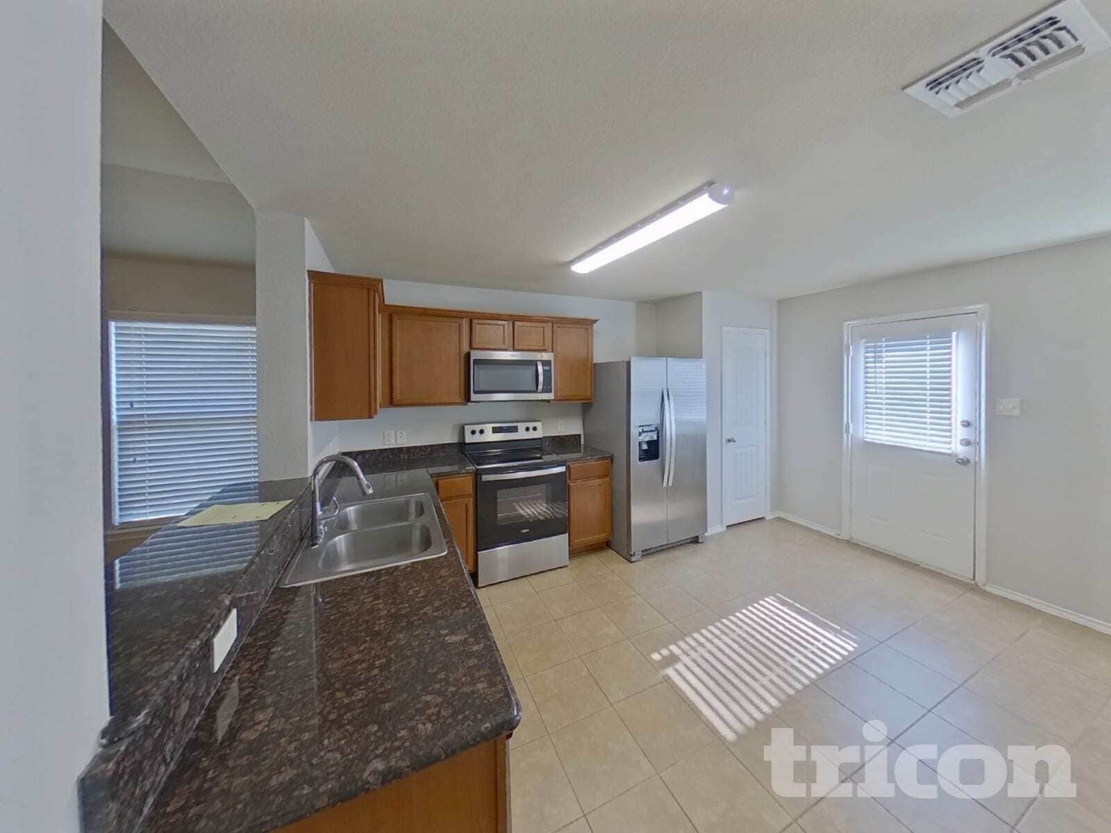 Building Photo - 336 Carlyle St