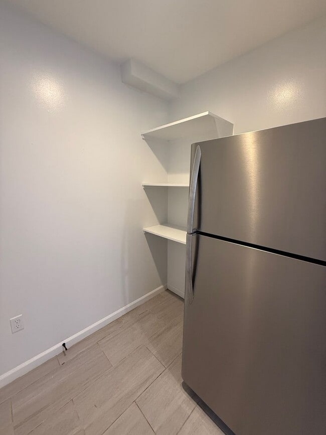 Building Photo - 33 Johnston St