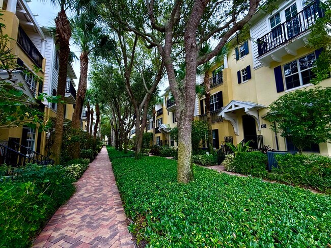 Building Photo - 319 Flamingo Dr