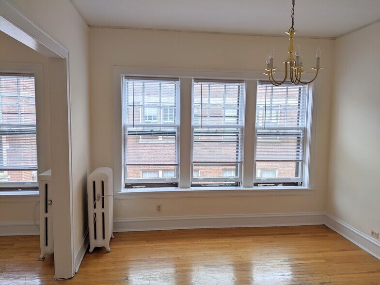 Building Photo - 729 Hinman Ave