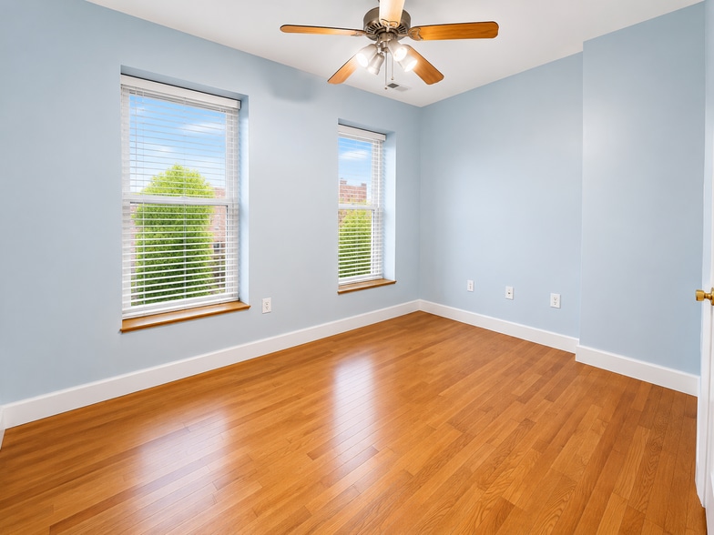 Bedroom 2 / Office - 318 Mulberry St