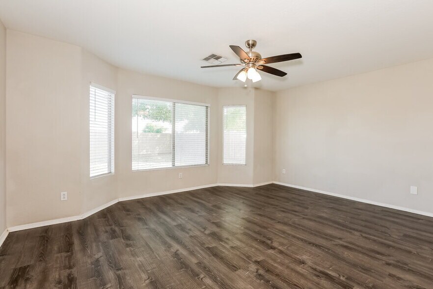 Building Photo - 1750 E Christopher St