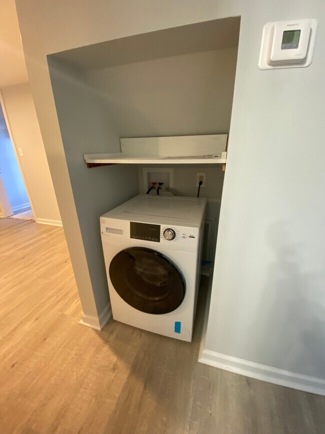 Building Photo - 1584 North Rd SE