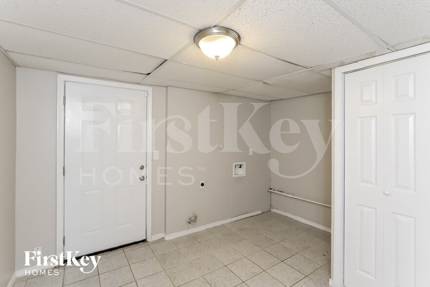 Building Photo - 2145 Sara Ashley Way