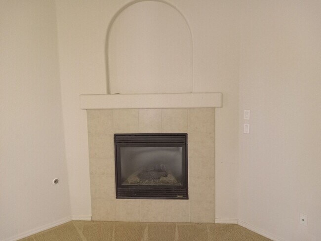Building Photo - 3 Bedroom 2 Bath Home Located in Rio Ranch...
