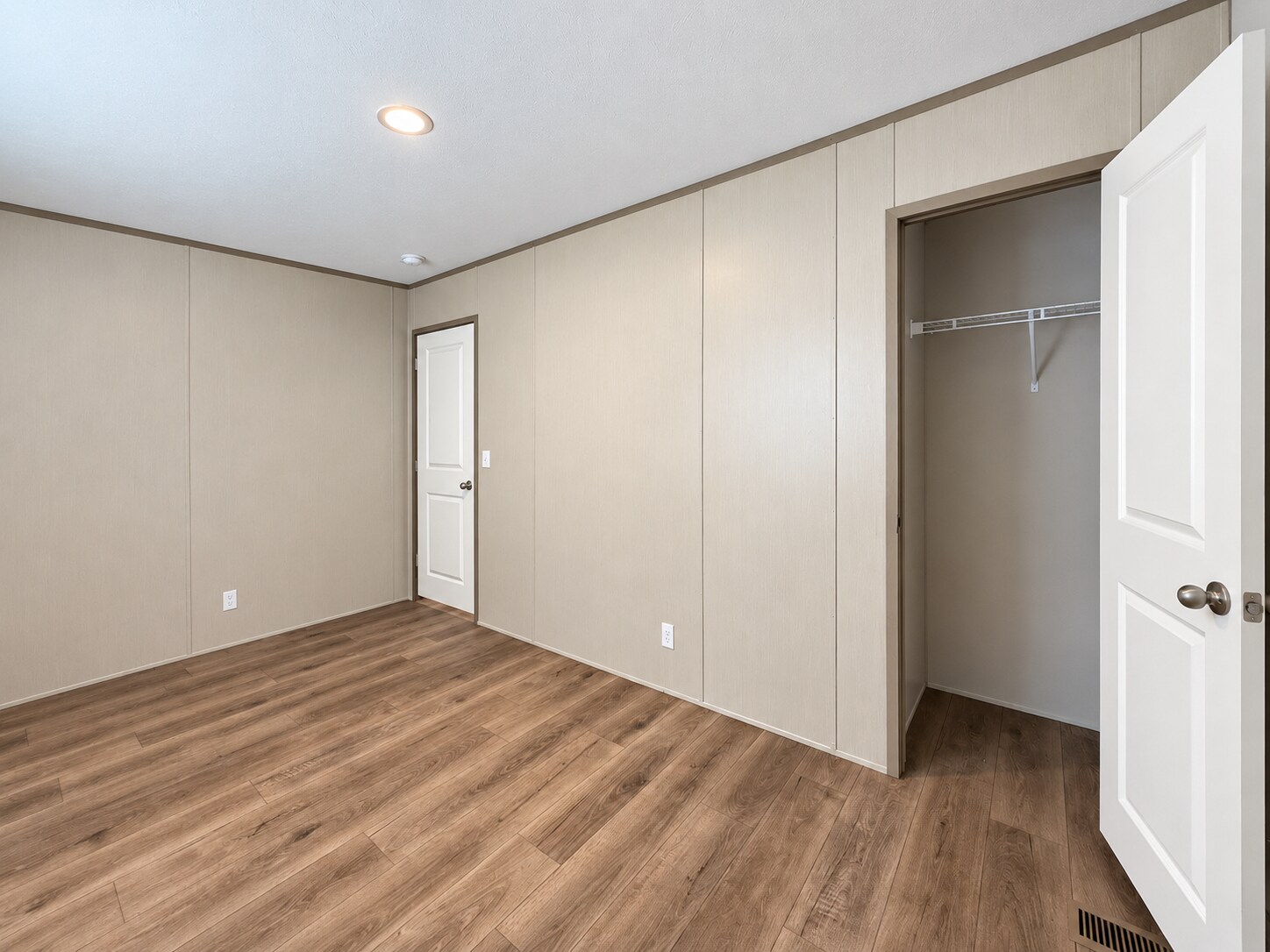 Building Photo - 108 Pine Cone Dr