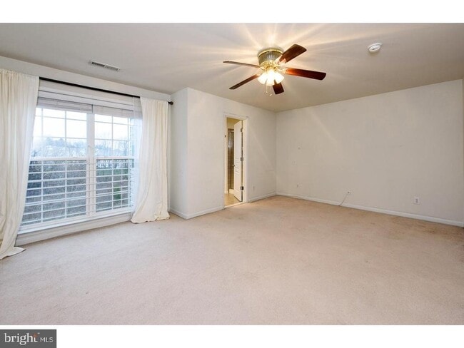 Building Photo - 256 Hudson Dr