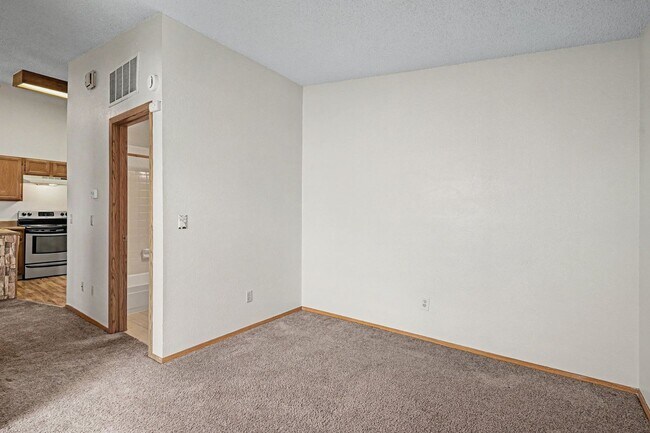 Building Photo - Charming Top-Floor Studio in Aurora with Private Patio & In-Unit Laundry