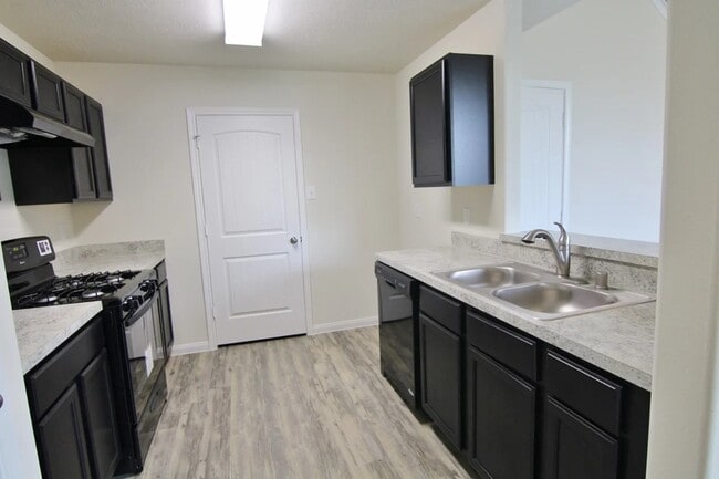 Building Photo - 4023 Rose Mary Bend