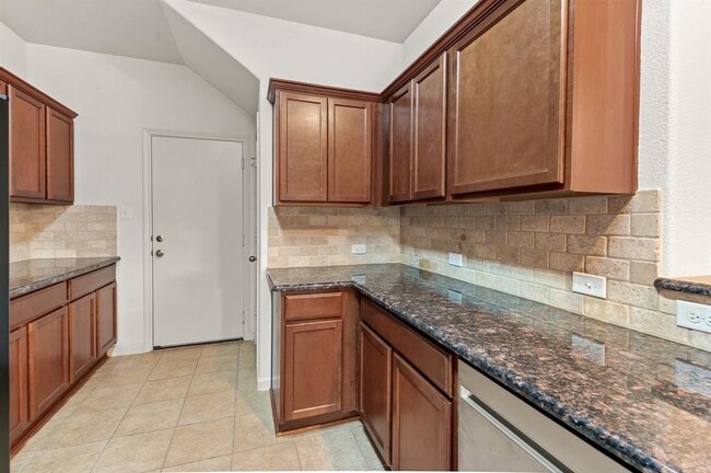 Building Photo - 1620 Bryant Dr