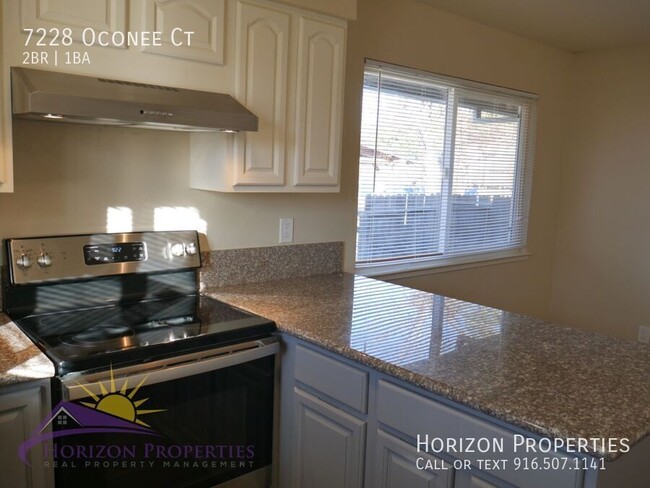 Building Photo - 2 Bed 1 Bath 827 Sq. Ft. Citrus Heights Du...