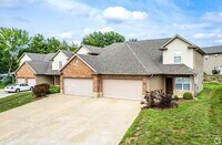 Building Photo - 1547 Rolling Rock Dr