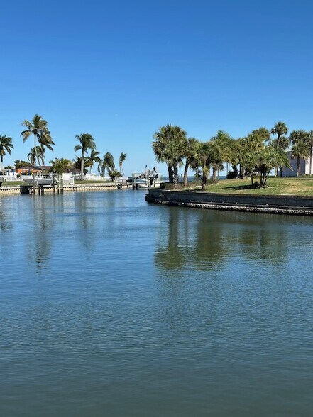 Building Photo - 4843 Coquina Key Dr SE