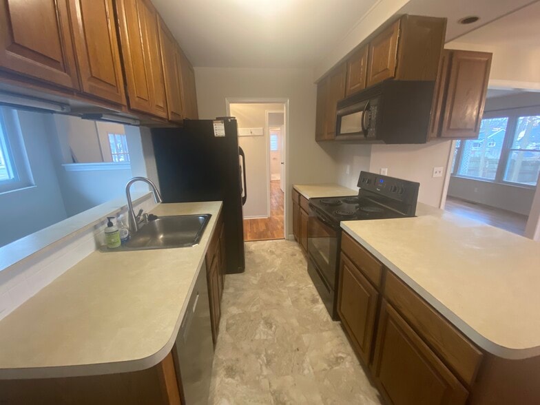 Building Photo - 1900 Holly Way