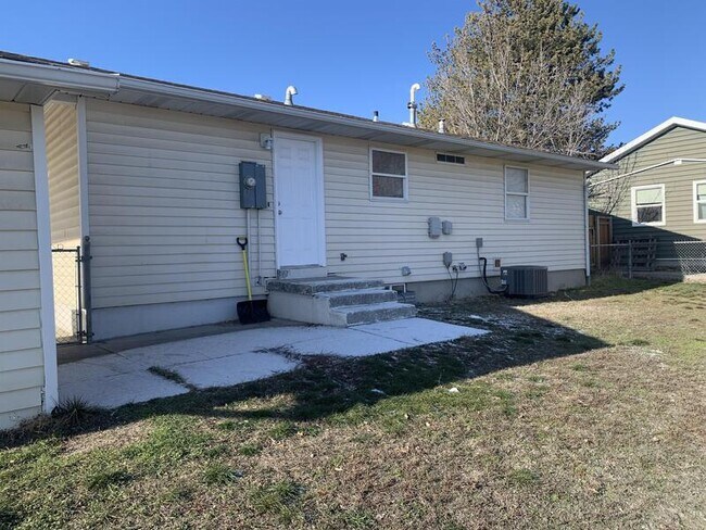 Building Photo - 3498 Valley Heights Dr