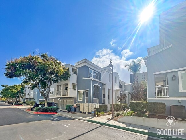 Building Photo - Stunning 2BD/2BA w/ In-Unit Laundry and Attached Garage in Midway District!