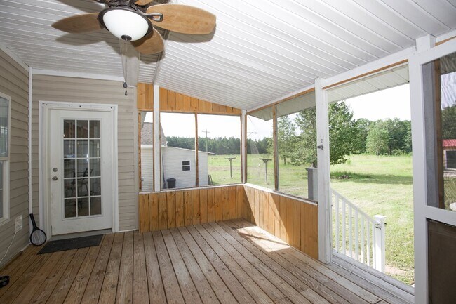 Building Photo - "Charming 3-Bedroom Home with 2 Full Bathrooms in Vass, NC - Spacious and Comfortable Country Liv...