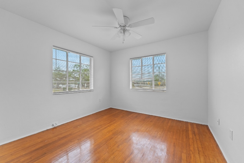 Building Photo - 306 Lakeview St