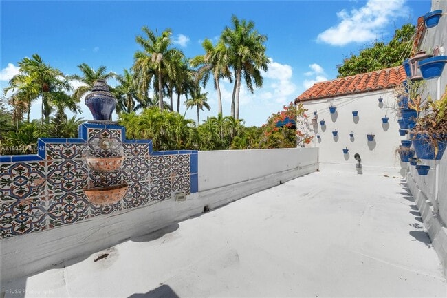 Building Photo - 1624 Granada Blvd