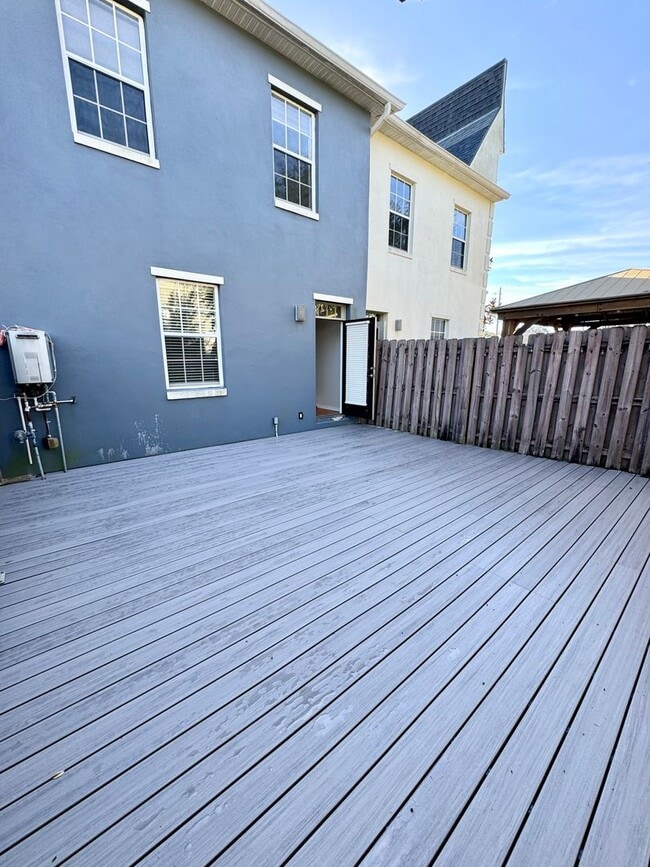 Building Photo - Stunning and Unique Luxury Town Home for Rent in the heart of sought after SODO!