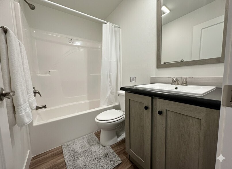 Building Photo - 19 Cavalier St N