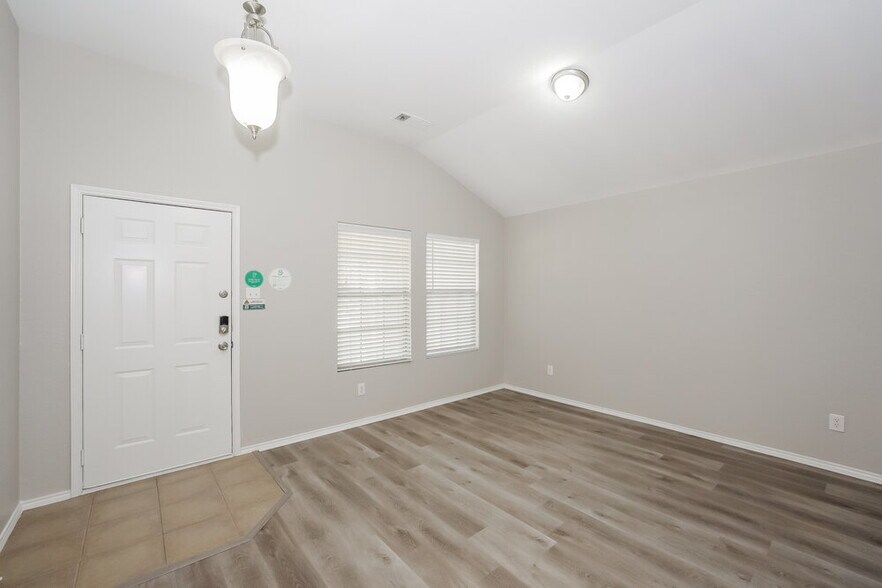 Building Photo - 620 Destin Dr