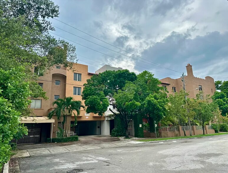 Primary Photo - 2630 SW 28th St