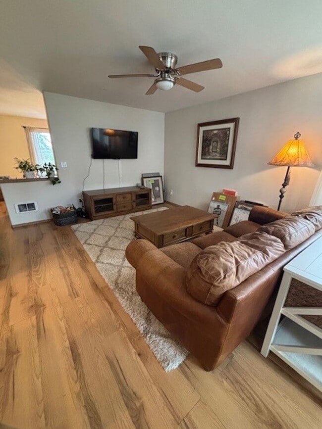 Building Photo - Charming 3-bedroom Dupont Home