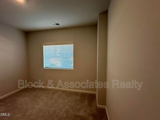 Building Photo - 608 Gimari Dr