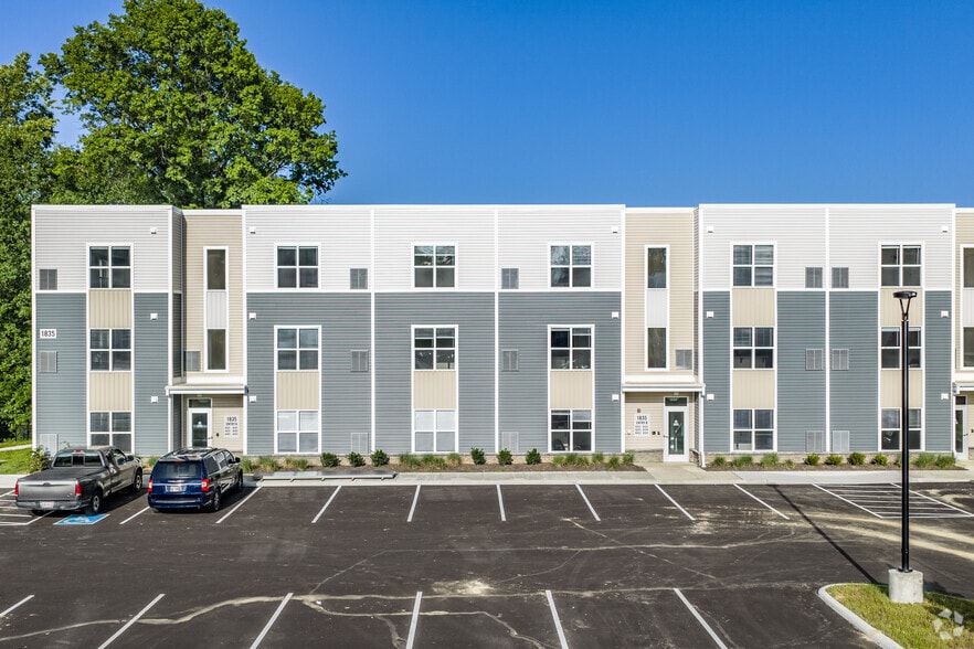 Building Photo - Wintergreen Ledges