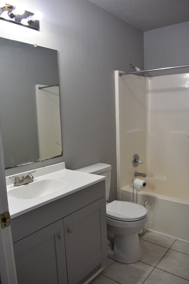 Building Photo - 3608 Shelby Dr