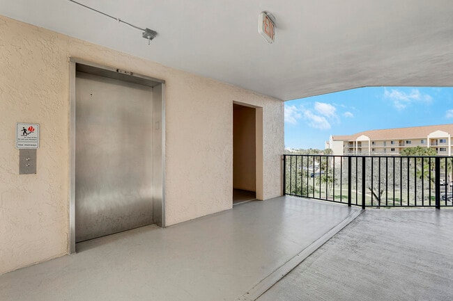 Building Photo - 275 Palm Ave