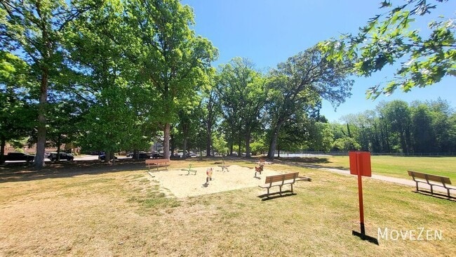 Building Photo - 1221 Westview Ln