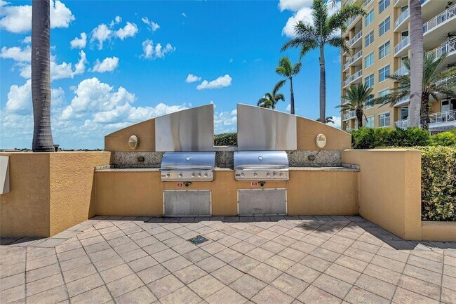 Building Photo - 140 Riviera Dunes Way