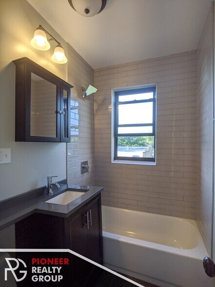 Building Photo - 4831 N Damen Ave