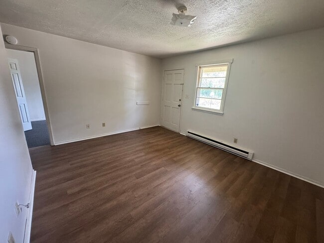 Building Photo - 2/1 Duplex inside city of Shelby, nc