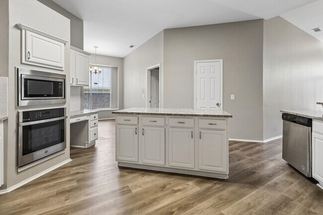 Building Photo - 3313 Heatherbrook Dr