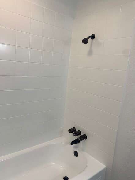 Renovated Bathtubs - Costa Bella Apartments