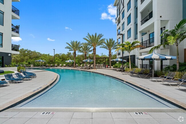 Building Photo - Cortland Westshore