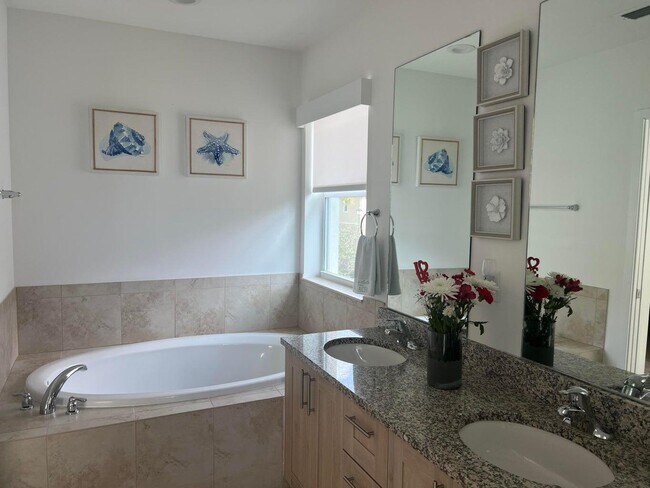 Building Photo - 6271 SE Portofino Cir