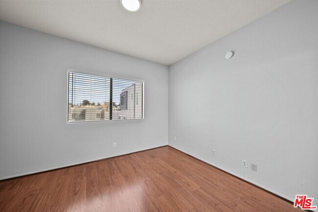 Building Photo - 14572 Dickens St