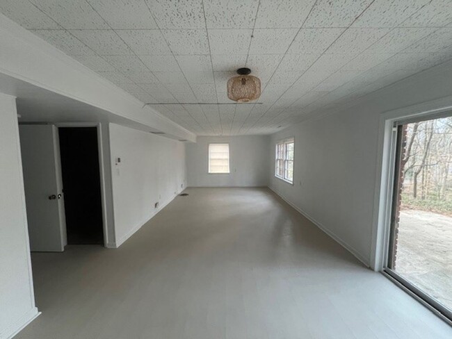 Building Photo - Beautiful remodeled Home near Crabtree