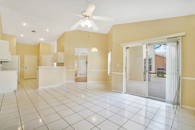Building Photo - 10567 Paso Fino Dr