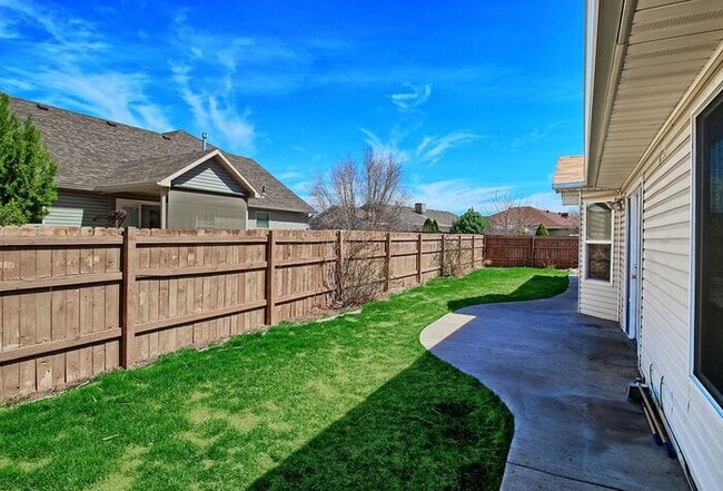 Building Photo - Beautiful 3 bedroom Fruita Home