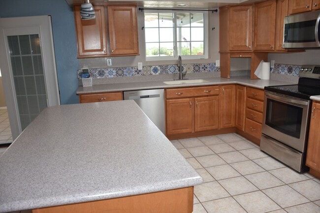 Building Photo - Great home in Mature Neighborhood