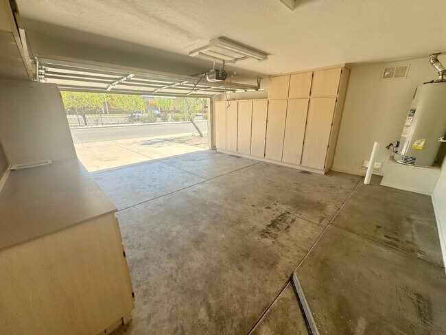 Building Photo - 2106 W Alta Vista Rd