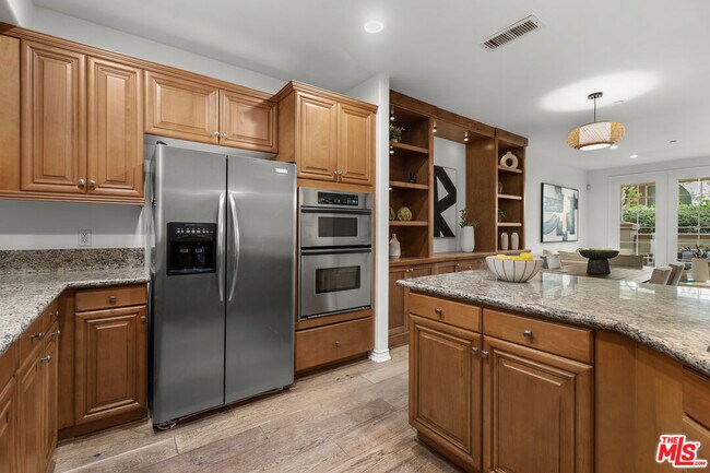 Building Photo - 5935 Playa Vista Dr