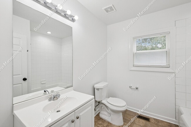 Building Photo - 2649 Blount St